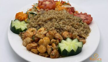 Quinoa-shrimps salad